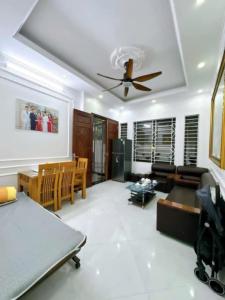 BÁN GẤP NHÀ HOÀNG HOA THÁM TT BA ĐÌNH MỚI ĐẸP THANG MÁY FULL NỘI THẤT DT 40M X 6 TẦNG MT 5M 8,9 TỶ